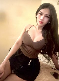 Carollinetop69 - Transsexual escort in Jakarta Photo 6 of 9