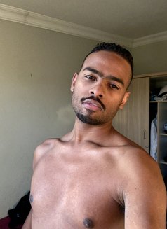 Carson James McCallister - Acompañantes masculino in Cape Town Photo 14 of 16