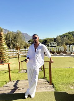 Carson James McCallister - Acompañantes masculino in Cape Town Photo 16 of 16