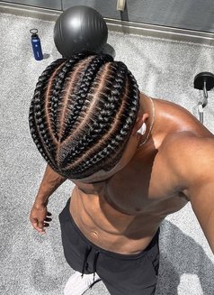 Cartwright - Acompañantes masculino in Dubai Photo 1 of 3