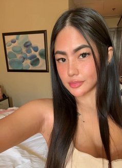 Casandra - escort in Singapore Photo 4 of 6