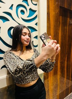 [Cash Only to Madam] Vip Looking Staff - escort in Hyderabad Photo 2 of 6