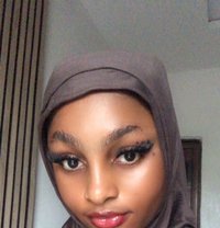 Cash Payment - escort in Muscat