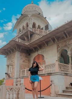 Cash Payment Indian & Russian - Acompañantes masculino in Pune Photo 1 of 5