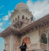 Cash Payment Indian & Russian - Acompañantes masculino in Pune