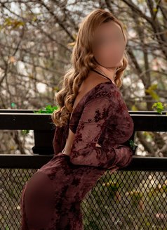 Cass - escort in Bogotá Photo 10 of 17