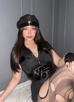 Cassie - escort in Manila Photo 2 of 4