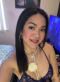 Cassie - Transsexual escort in London Photo 2 of 9