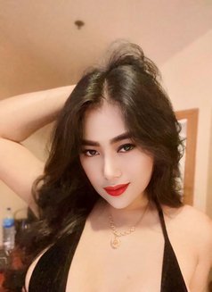 Cassie - escort in Singapore Photo 1 of 2