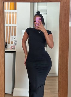 Cassie - puta in Al Riffa Photo 1 of 2