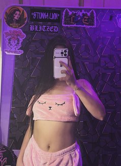 Cassie Perrey - escort in Manila Photo 3 of 6