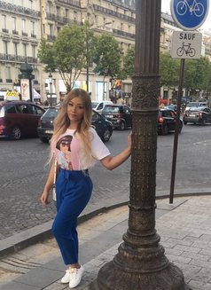 Cassy Domark - Transsexual escort in Paris Photo 13 of 15