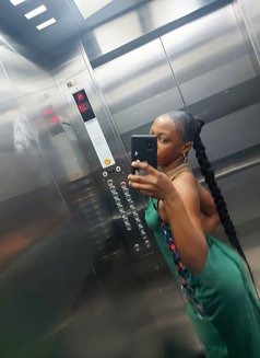 Cassy - escort in Cotonou Photo 9 of 12