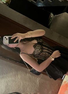 Cassy - escort in Davao Photo 1 of 2