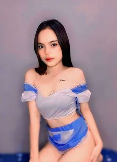 Cassy - escort in Manila Photo 1 of 6