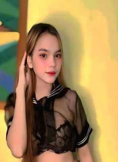 Cassy - escort in Manila Photo 2 of 6