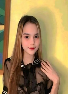 Cassy - escort in Manila Photo 3 of 6