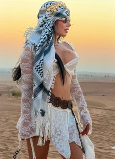 Catalina the queen - Transsexual escort in Dubai Photo 28 of 30
