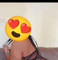 Cate - escort in Muscat