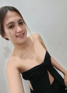 Cath - escort in Manila Photo 4 of 5