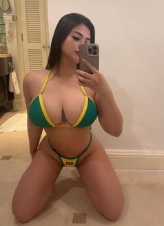 Alona - escort in Mumbai Photo 2 of 4