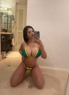 Alona - escort in Mumbai Photo 3 of 4