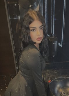 Catherine - puta in Dubai Photo 7 of 8