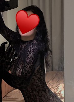 Catherine - escort in Dubai Photo 5 of 6