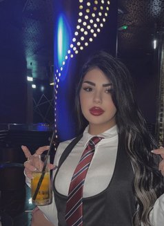 Catherine - escort in Dubai Photo 5 of 6
