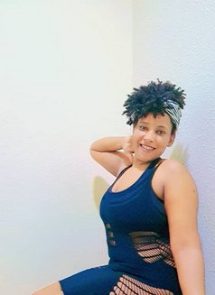 Cathy - puta in Riyadh Photo 6 of 7