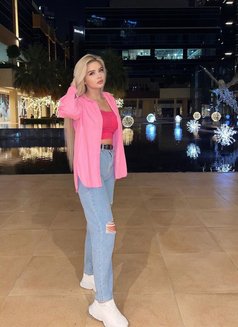 Cathy - escort in Riyadh Photo 5 of 7