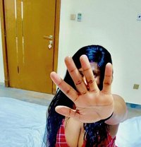 Cathy - puta in Al Manama Photo 6 of 8