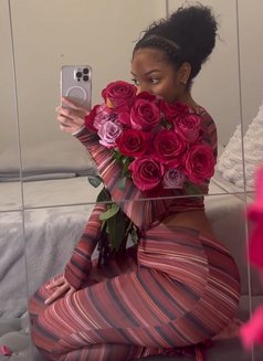 Cathy - puta in Riyadh Photo 1 of 1