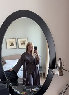 Catrincute - Transsexual escort in Dubai Photo 15 of 18