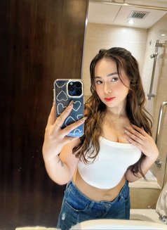 Catty - escort in Manila Photo 2 of 4