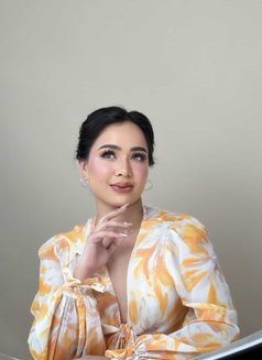 Catty - escort in Manila Photo 2 of 4