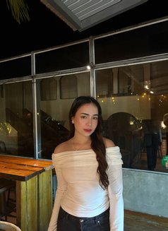 Catty - escort in Manila Photo 4 of 4