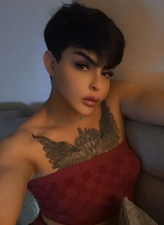 Cattyعرب - Transsexual escort in Dubai Photo 1 of 8