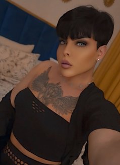 Cattyعرب - Transsexual escort in Dubai Photo 3 of 12