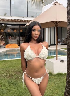 Luna - escort in Bali Photo 4 of 8