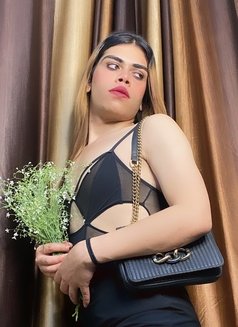 Cayetana Parveen - Transsexual escort in New Delhi Photo 4 of 8