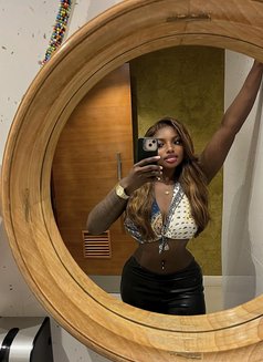 Cayy Benji - puta in Nairobi Photo 8 of 11