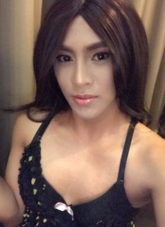 POWER CD IVY ?? - Transsexual escort in Singapore Photo 4 of 9