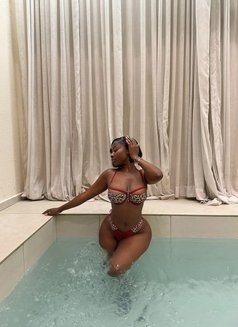 Cece - escort in Dubai Photo 4 of 6