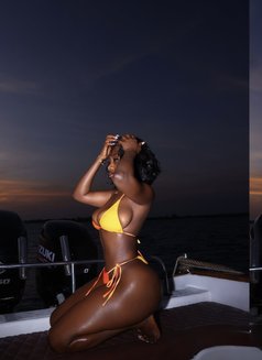 Cece - escort in Dubai Photo 5 of 6