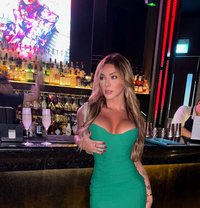 Cecilia - Transsexual escort in Singapore Photo 3 of 8