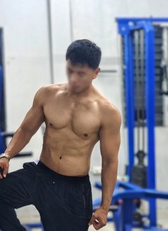 Cedricklee - Male escort in Manila Photo 3 of 10