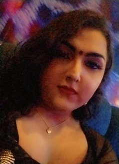 Celena - Transsexual escort in Colombo Photo 5 of 6