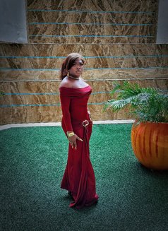 Celess - Acompañantes transexual in Lagos, Nigeria Photo 10 of 10