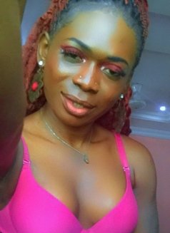 Celess - Acompañantes transexual in Lagos, Nigeria Photo 3 of 10